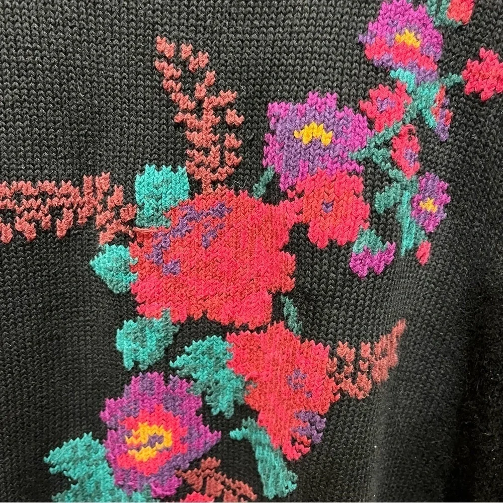 Vintage Cotton Black Sweater with Needle Point Floral Accents Medium 90s - Picture 5 of 8